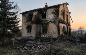 В удмуртском селе Пышкет мужчина спасся при пож...