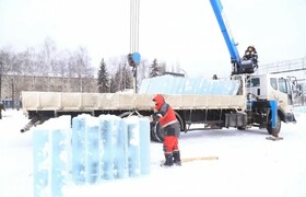 В Ижевске приступили к строительству ледового г...